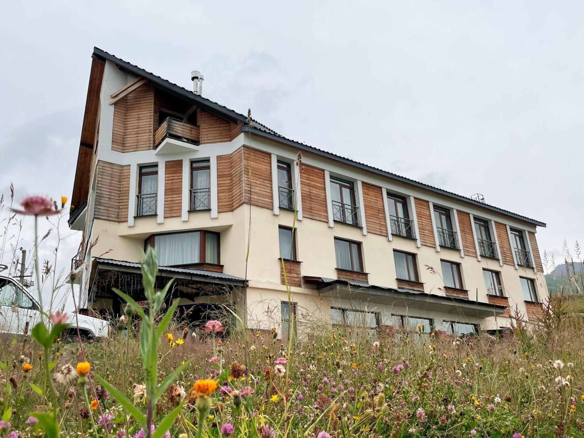 Hotel Rezohut Gudauri Esterno foto